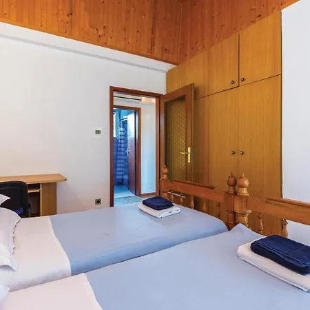 Vikendica Beautiful In With 3 Bedrooms And Wifi *